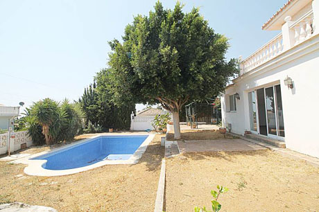 bank-villa-for-sale-in-benalmadena-pool