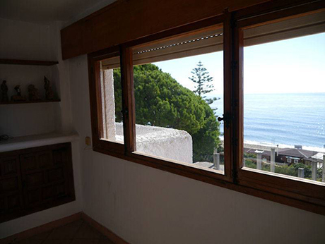 room with sea view image beach villa in cabopino for sale