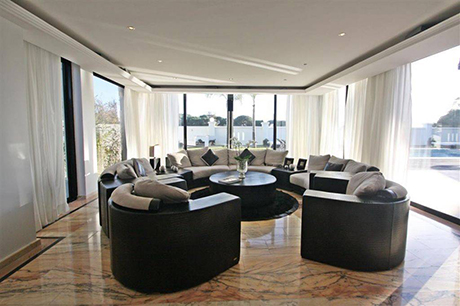 living room image beachside villa in cabopino for sale