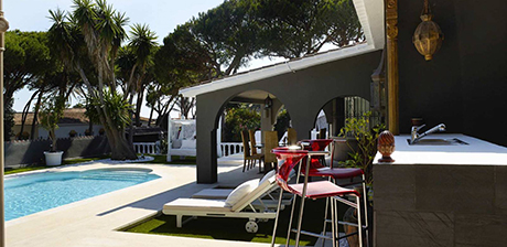 poolside image detached beachside villa in Cabopino