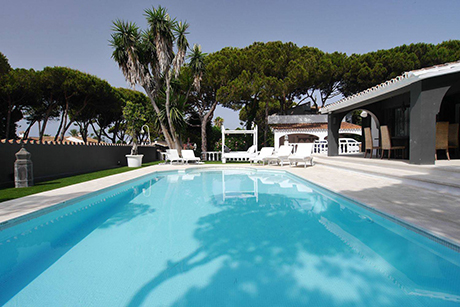 main image of detached beachside villa in Cabopino