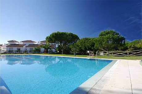swimming pool house for sale in cabopino