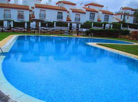 Lomas de cabopino | 3 bed corner townhouse for sale swimming pool