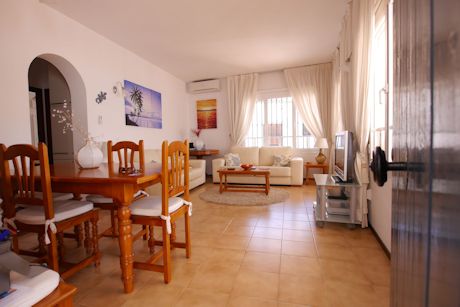 living room flat in cabopino marina