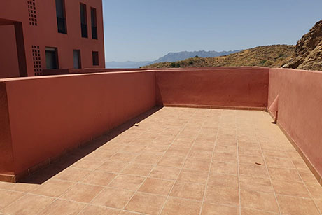 Bright apartment for sale with terrace in Cascadas de Calahonda