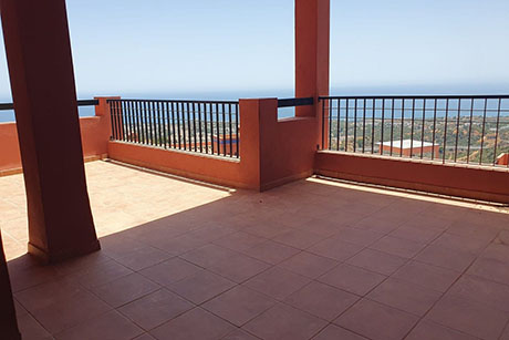 Cozy apartment for sale with garden views in Cascadas de Calahonda