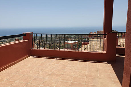 Apartment for sale with panoramic views in Cascadas de Calahonda