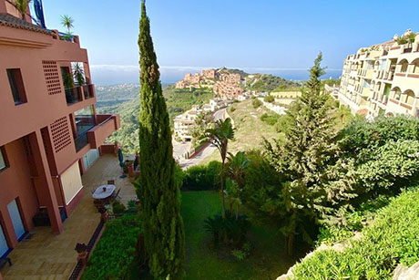 Beautiful apartment for sale in Cascadas de Calahonda, Costa del Sol