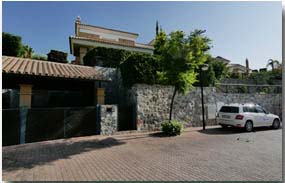 house near los monteros