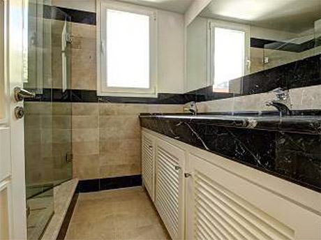 Apartment Cabopino Golf shower room