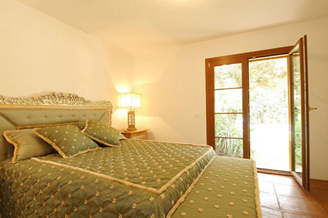 bedroom 1 pic beachside villa in east marbella