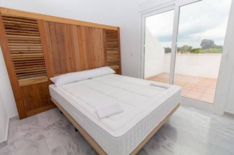 bedroom image from refurbished villa in cabopino