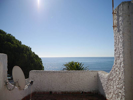 other sea view beach villa in cabopino for sale