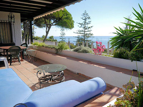 terrace pic beach villa in cabopino for sale