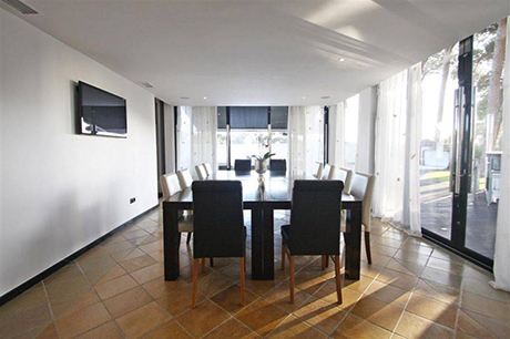 dining room pic beachside villa in cabopino for sale