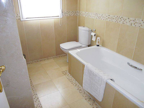 image of bathroom beachside villa in cabopino