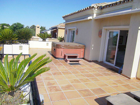 terrace image beachside villa in cabopino