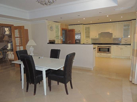 kitchen image luxurious villa in cabopino