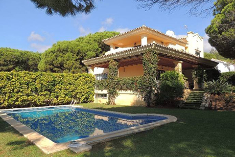luxurious villa in cabopino - main image