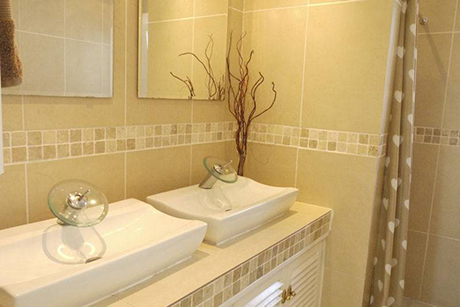 spacious villa in cabopino - image of bathroom