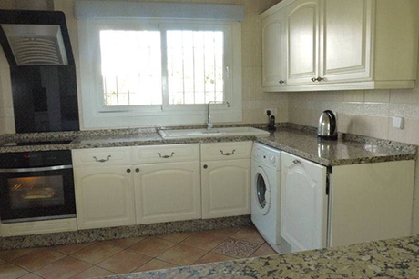 kitchen image spacious villa in cabopino