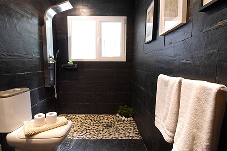 bathroom image detached beachside villa in Cabopino