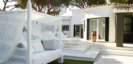 more pool seating image from detached beachside villa in Cabopino