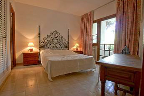 bedroom First line beach apartment in Cabopino Port