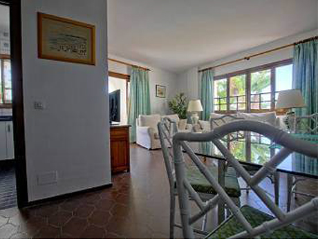 dining room pic First line beach apartment in Cabopino Port