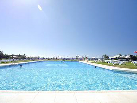 swimming pool First line beach apartment in Cabopino Port