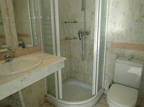 image of shower from property house in Cabopino for sale