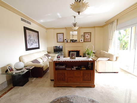 living room image from house santa clara golf marbella