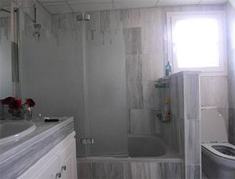 las mimosas cabopino penthouse  bath shower image