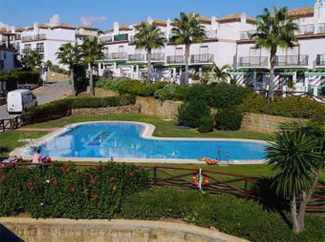 Lomas de Cabopino | Magnificent 3 bed corner townhouse for sale swimming pool