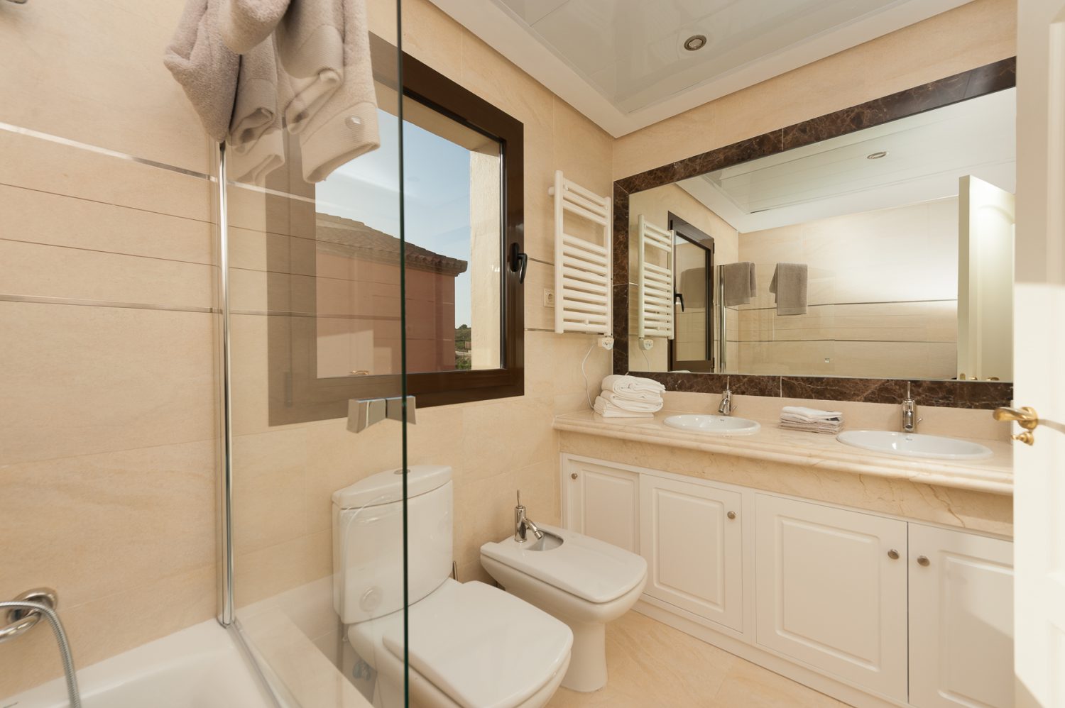 bathroom 1 image  new golf villas near Marbella