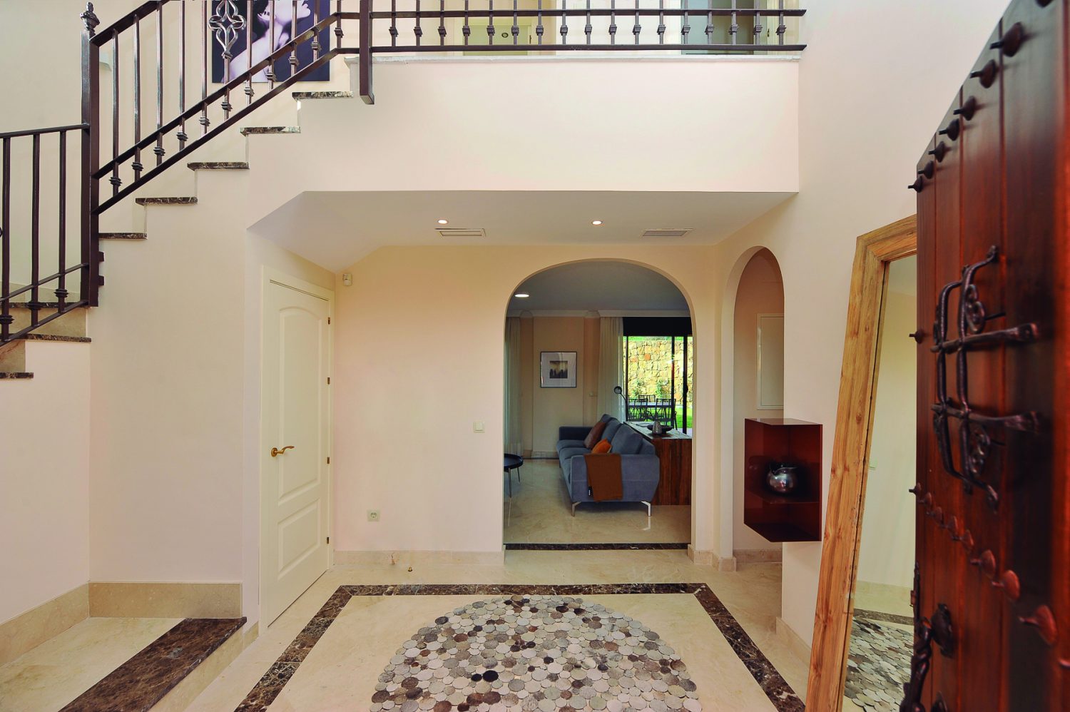 entrance hall  new golf villas near Marbella